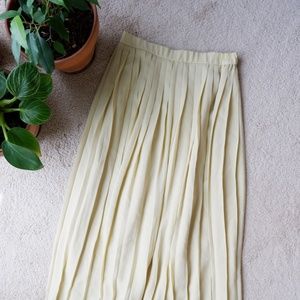 uniqlo pleated maxi skirt / pale yellow / xs